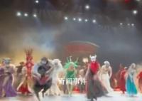 楊麗萍團隊跳科目三 引發熱議