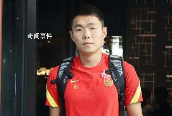 記者:國足另一位染紅的是助教