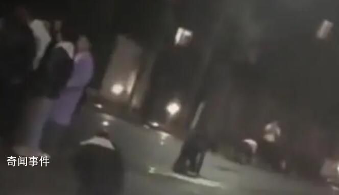 貴陽一馬路上夜間有多人爬行 引發關注