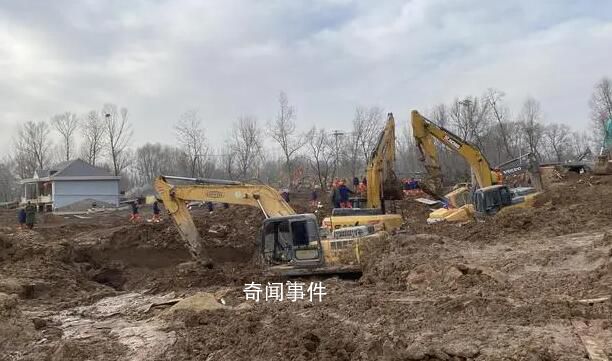 震后被泥沙淹沒的村莊:泥漿結冰