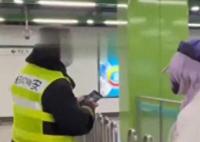 女孩穿動(dòng)漫裝乘地鐵被攔下“教育” 公共管理確實(shí)不該管得太寬