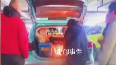 女子疑在出租車尾箱生火炒菜 這一行為引發了廣泛關注和網友的熱議