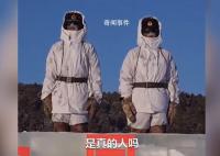 游客以為紋絲不動的哨兵是仿真人