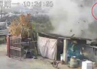 村民家沼氣爆炸人被炸飛到半空 目前已經(jīng)出院回家休養(yǎng)
