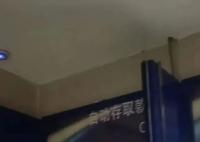 代駕ATM小屋取暖被保安驅趕 沒待幾分鐘就遭到保安驅趕