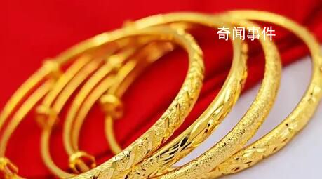 1歲半女孩金手鐲在超市被擼走