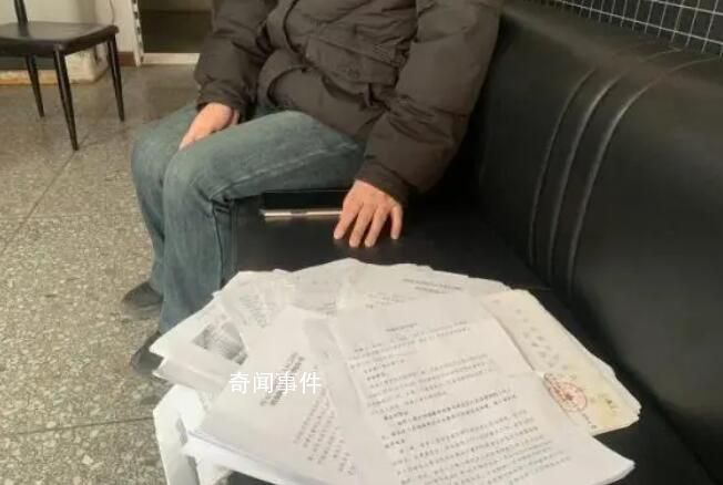 女子尋子18年得知兒子已去世 患先天疾病的兒子被遺棄