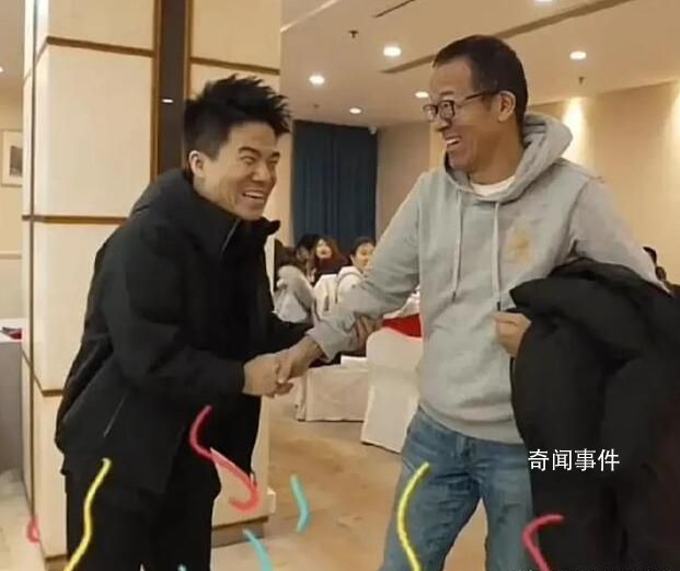 與輝同行第一次團建 董宇輝坐在俞敏洪旁邊
