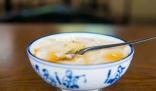 東北有早餐攤一天賣出50碗甜豆腐腦
