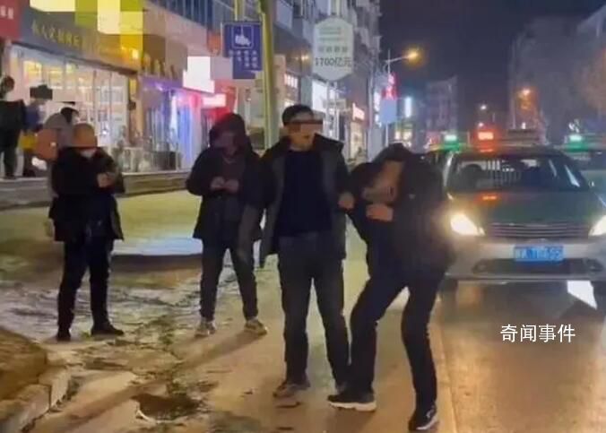 公職人員毆打出租車司機(jī) 被行拘停職