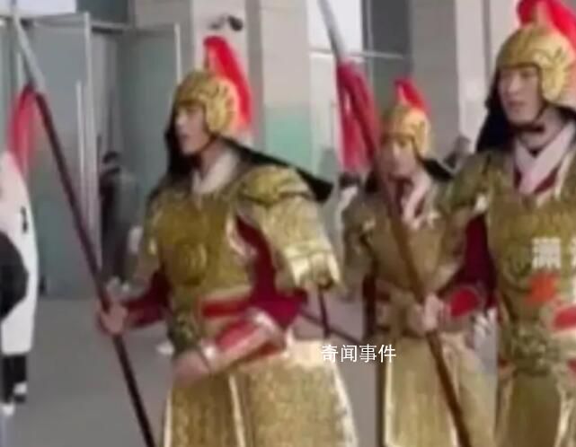多名“將軍”在洛陽高鐵站霸氣接站