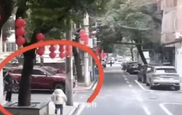 3名小男孩見消防車駛來狂奔帶路 應(yīng)該如何正確使用電動自行車?