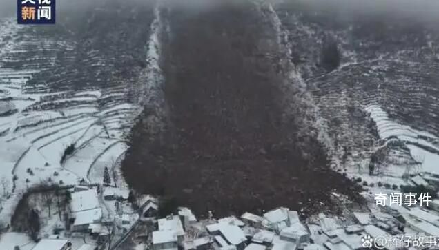 航拍云南山體滑坡:堆積體如瀑布傾瀉