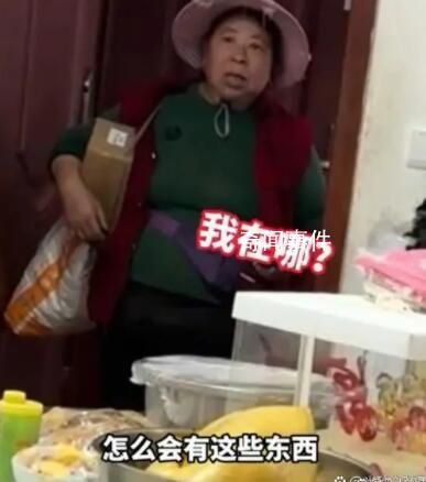 女兒偷回家做滿桌菜媽媽以為進錯門 竟然愣在了原地